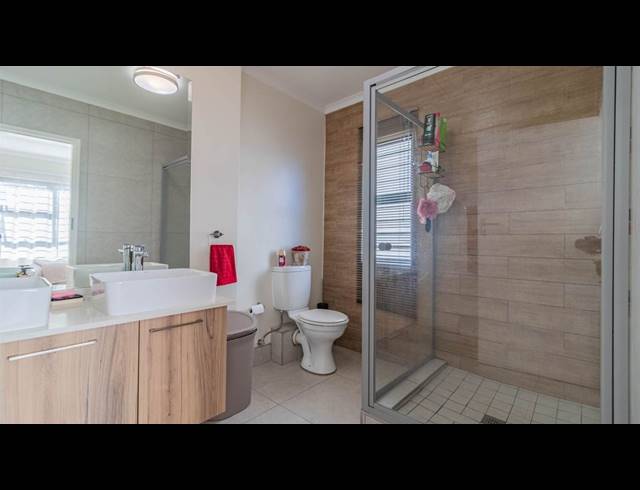3 BEDROOM APARTMENT FOR SALE IN LONGLAKE
